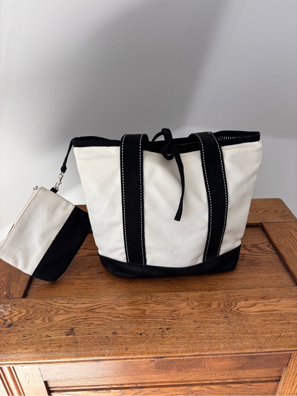 Jessica Canvas Tote Bag 🖤
